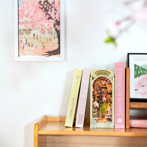 falling-sakura-book-nook-rolife